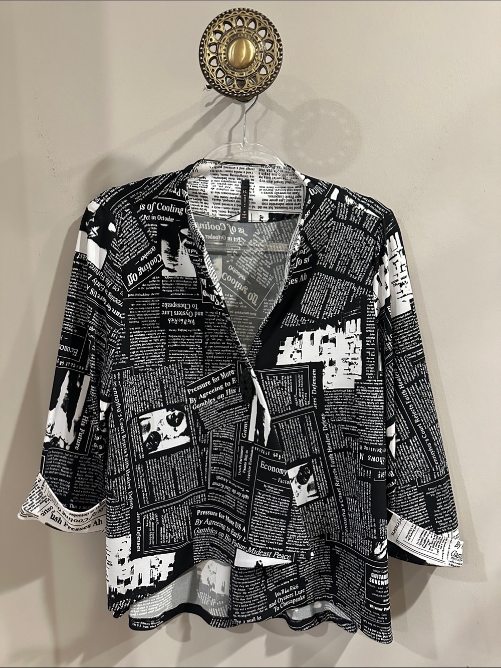 IC by Connie K Black & White Newspaper Print Women's Button-Front blazer sz Med